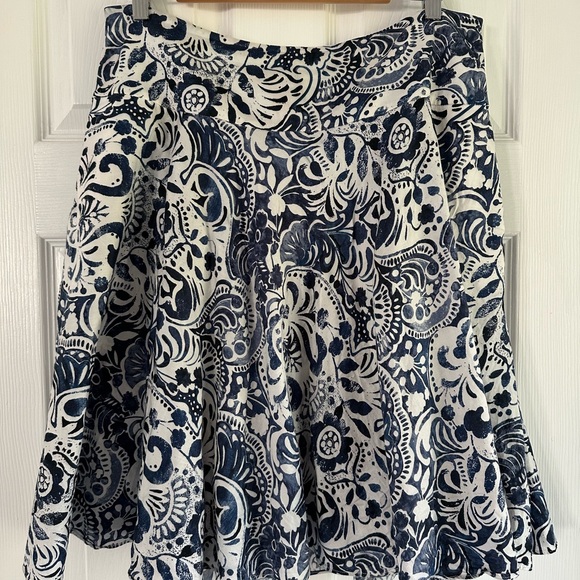 Lauren Ralph Lauren Blue and White Floral Circle Skirt (with pockets!) - Picture 3 of 9